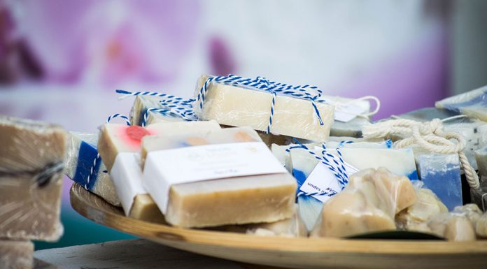 How to Make DIY Natural Make-Up